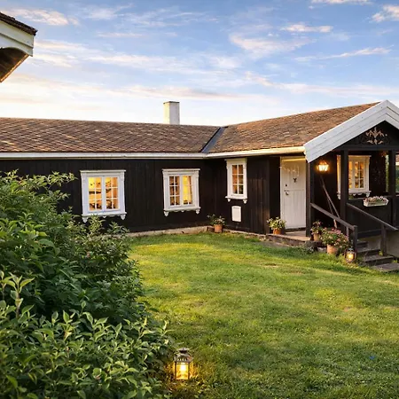 Smie Pa Sjarmerende Og Historisk Gard Casa vacanze *