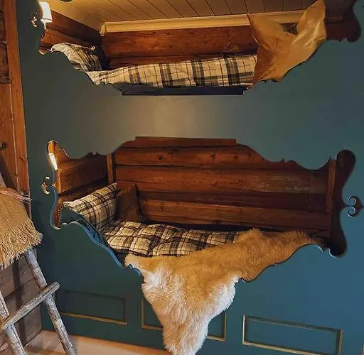 Smie Pa Sjarmerende Og Historisk Gard Feriehus *