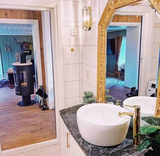 Smie Pa Sjarmerende Og Historisk Gard Feriehus Baukal