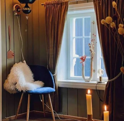 Smie Pa Sjarmerende Og Historisk Gard * Baukal