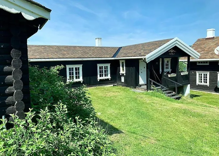 Smie Pa Sjarmerende Og Historisk Gard