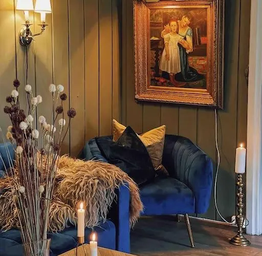 Smie Pa Sjarmerende Og Historisk Gard Feriehus *