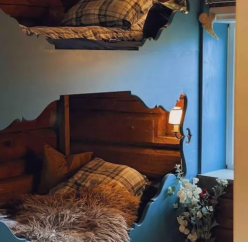 Feriehus Smie Pa Sjarmerende Og Historisk Gard Baukal