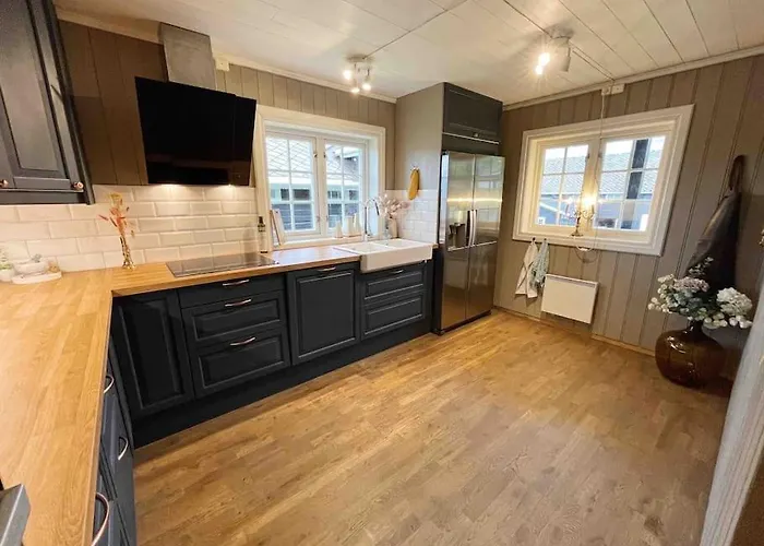 Smie Pa Sjarmerende Og Historisk Gard *