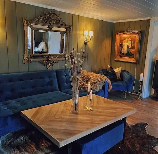 Smie Pa Sjarmerende Og Historisk Gard Feriehus *