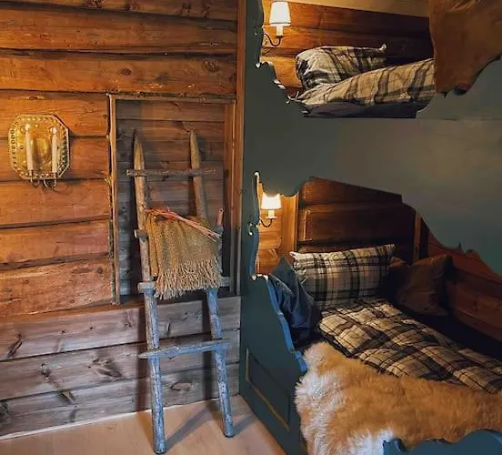 Feriehus Smie Pa Sjarmerende Og Historisk Gard *