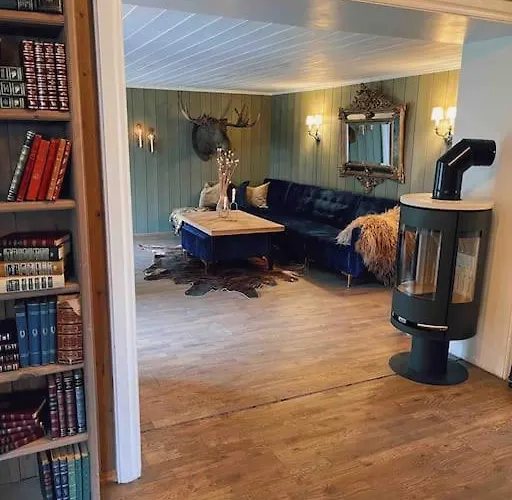 Feriehus Smie Pa Sjarmerende Og Historisk Gard Baukal