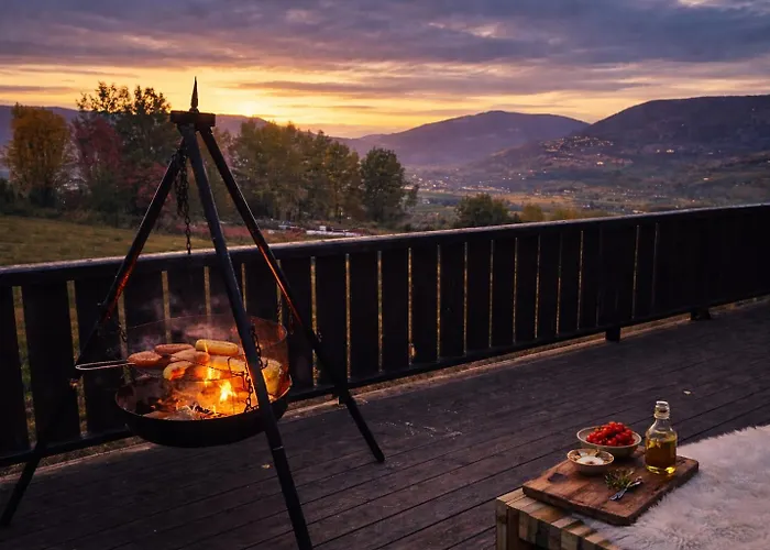 Smie Pa Sjarmerende Og Historisk Gard *